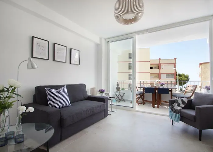 Hip & Cozy 2 Room Apt